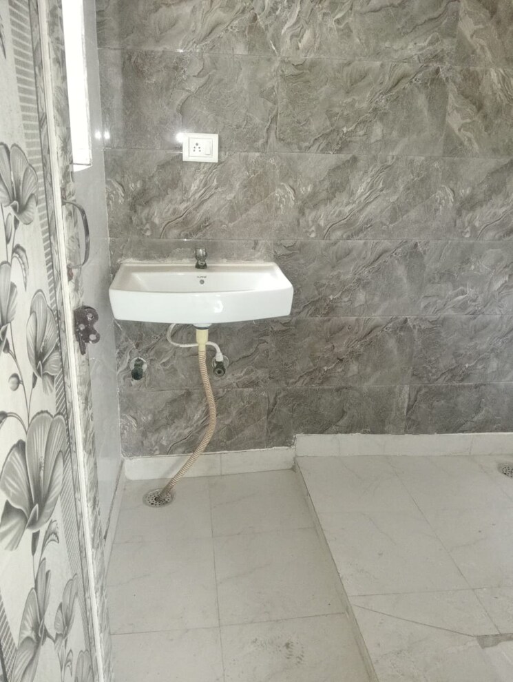 Bathroom, new ashok nagar 1 RK 300 Sq.Ft. Builder Floor In New Ashok Nagar Delhi 8944415