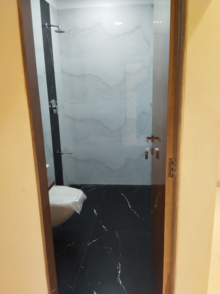 Bathroom, andheri east 2 Bedroom 675 Sq.Ft. Apartment In Andheri East Mumbai 8944429