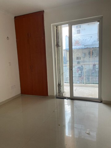 Room in 4 BHK Apartment at Ansal API Esencia, Sector 67 – for Rent