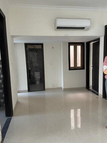 Room in 4 BHK Apartment at Ansal API Esencia, Sector 67 – for Rent