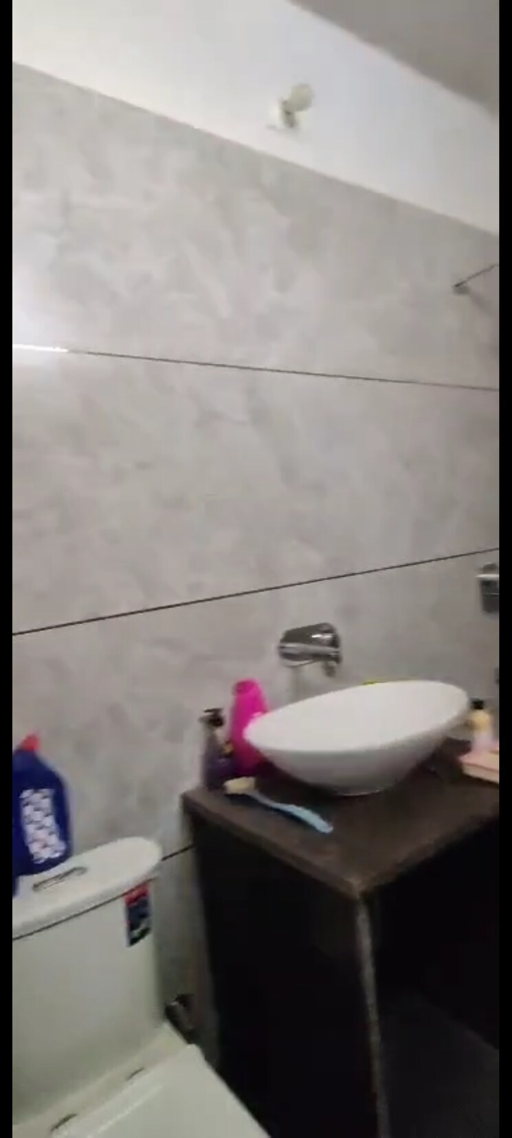 Bathroom, wave-city 5 Bedroom 239 Sq.Yd. Independent House In Wave City Ghaziabad 8944474