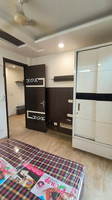 Room in 3.5 BHK Builder Floor at Janakpuri – for Rent