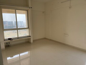 Room in 1.5 BHK Apartment at Nyati Evita, Dhanori – for Sale
