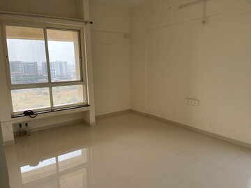 Room in 1.5 BHK Apartment at Nyati Evita, Dhanori – for Sale