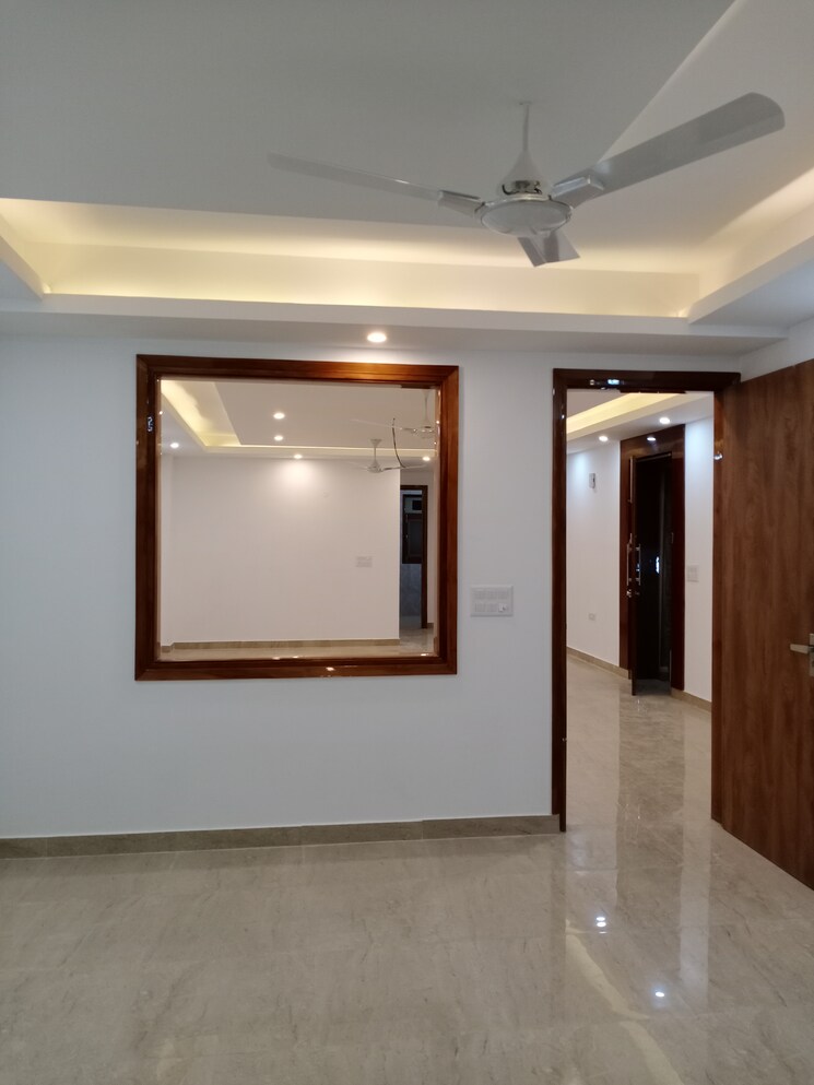 Room, vasant kunj 4 Bedroom 2200 Sq.Ft. Builder Floor In Vasant Kunj Delhi 8944490