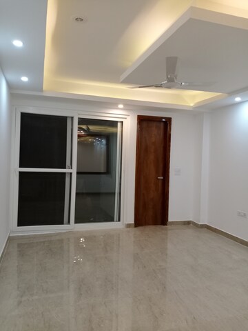 Room in 4 BHK Builder Floor at Vasant Kunj – for Rent