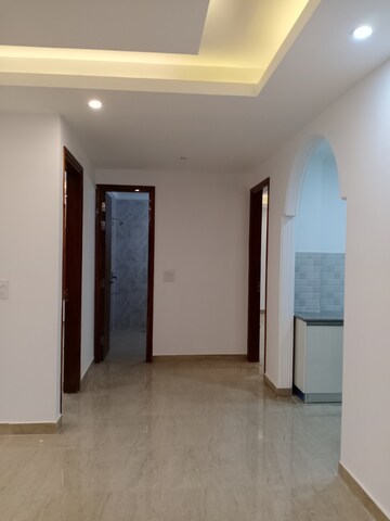 Room in 4 BHK Builder Floor at Vasant Kunj – for Rent