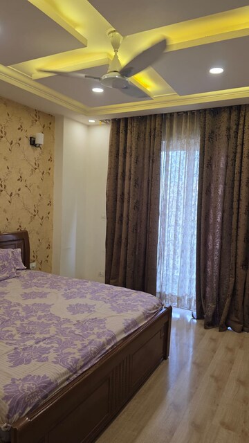 Bedroom in 3 BHK Apartment at Gomti Nagar – for Rent
