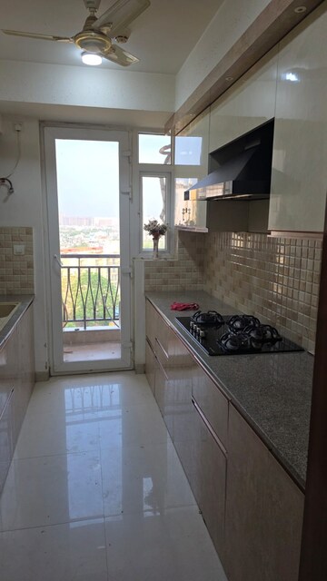 Kitchen in 3 BHK Apartment at Gomti Nagar – for Rent