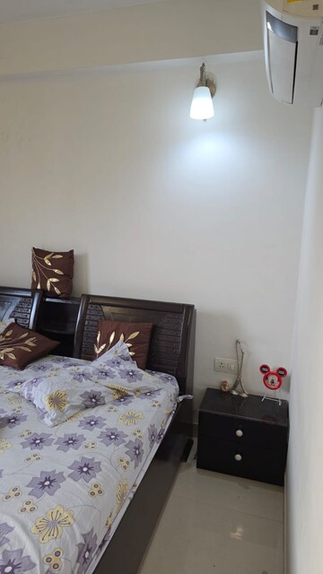 Bedroom in 3 BHK Apartment at Gomti Nagar – for Rent