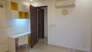Room in 3 BHK Apartment at Gomti Nagar – for Rent