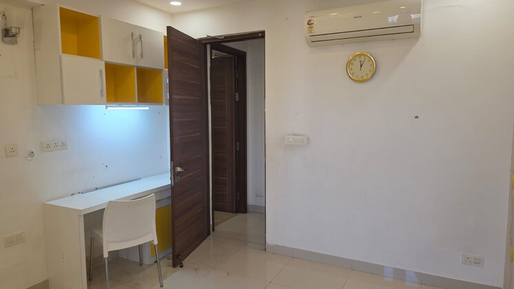 Room, gomti nagar 3 Bedroom 2000 Sq.Ft. Apartment In Gomti Nagar Lucknow 8944500