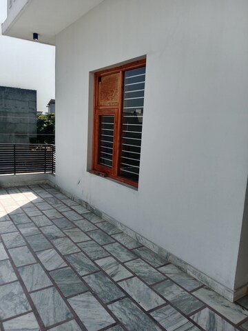 Balcony in 2 BHK Builder Floor at Sector 18 – for Rent