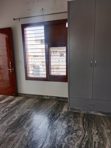 Room in 2 BHK Builder Floor at Sector 18 – for Rent