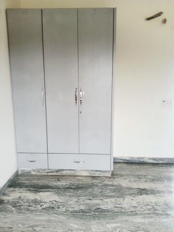 Room in 2 BHK Builder Floor at Sector 18 – for Rent