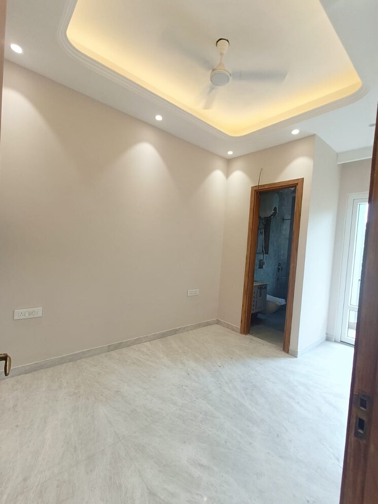 Room, east of kailash 3 Bedroom 1125 Sq.Ft. Builder Floor In East Of Kailash Delhi 8944650