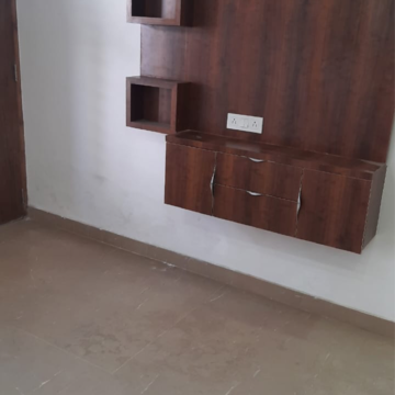 Room in 3 BHK Apartment at Puri The Pranayam, Sector 82 – for Rent
