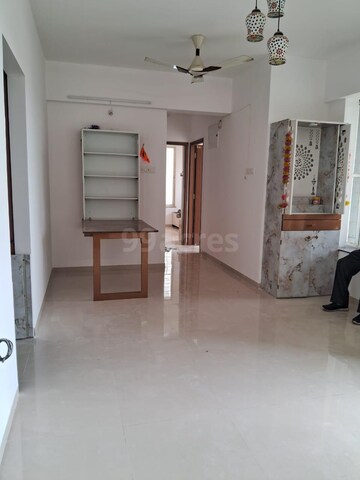 Room in 2 BHK Apartment at Guardian Eastern Meadows, Wagholi – for Rent
