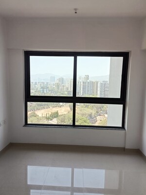 Room in 2 BHK Apartment at Kalpataru Immensa, Kolshet Road – for Sale