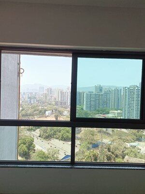 Room in 2 BHK Apartment at Kalpataru Immensa, Kolshet Road – for Sale