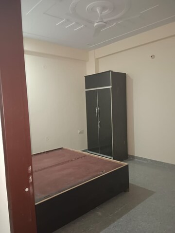 Room in 2 BHK Builder Floor at Sector 31 – for Rent
