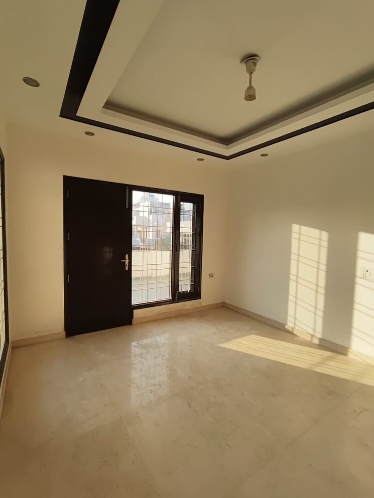 Room, uppal-southend 5 Bedroom 311 Sq.Yd. Villa In Sector 49 Gurgaon 8944751