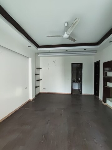 Room in 5 BHK Villa at Uppal Southend, Sector 49 – for Sale