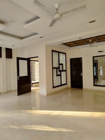 Building Lobby in 5 BHK Villa at Uppal Southend, Sector 49 – for Sale