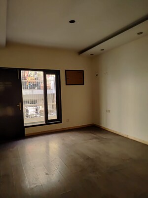 Room in 5 BHK Villa at Uppal Southend, Sector 49 – for Sale