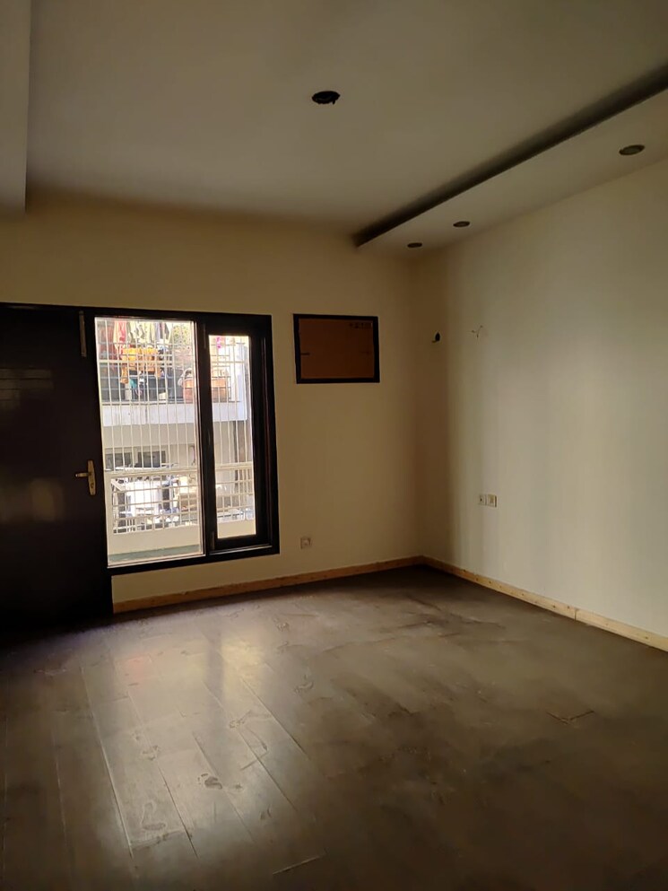 Room, uppal-southend 5 Bedroom 311 Sq.Yd. Villa In Sector 49 Gurgaon 8944751