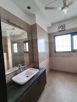 Bathroom in 5 BHK Villa at Uppal Southend, Sector 49 – for Sale