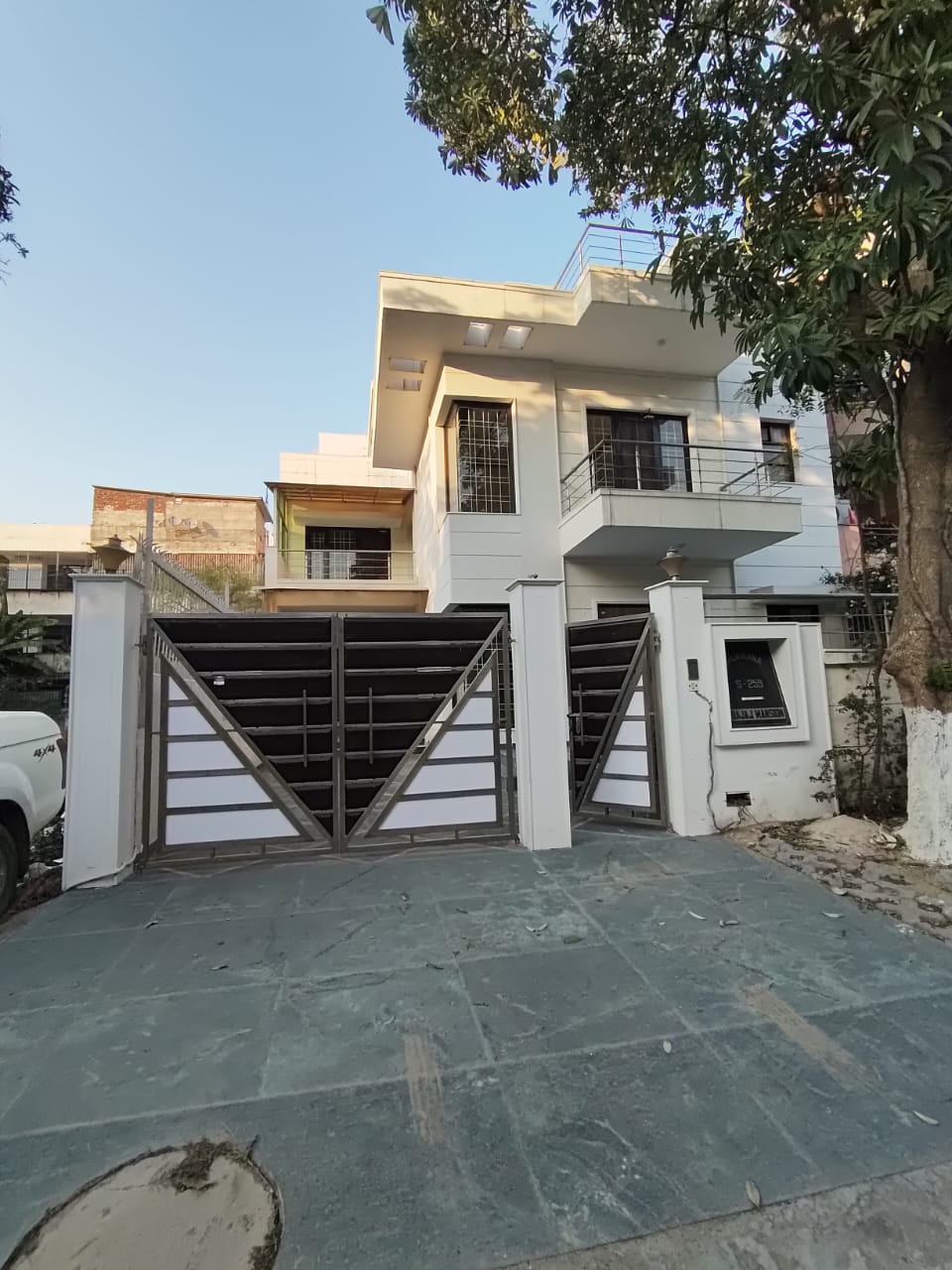 5 BHK + Servant Room Villa For Sale in Uppal Southend