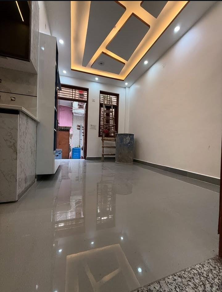3 BHK + Pooja Room,Extra Room 3150 Sq.Ft. Builder Floor in VP Floors