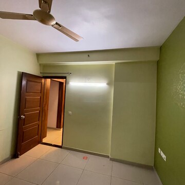 Room in 2 BHK Apartment at Landcraft Golflinks Plaza, Pandav Nagar – for Sale