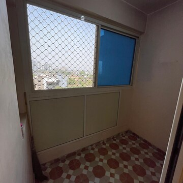 Room in 2 BHK Apartment at Landcraft Golflinks Plaza, Pandav Nagar – for Sale