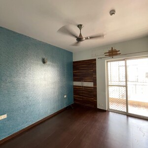 Room in 2 BHK Apartment at Landcraft Golflinks Plaza, Pandav Nagar – for Sale