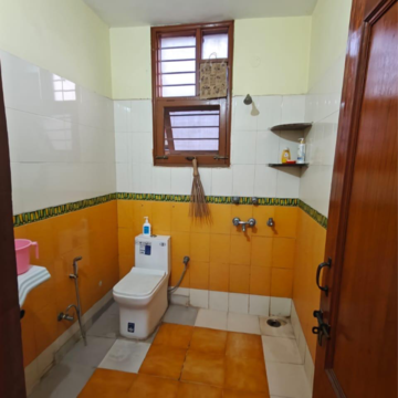 Team Area in 2.5 BHK Villa at Sector 21 – for Rent