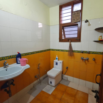 Team Area in 2.5 BHK Villa at Sector 21 – for Rent