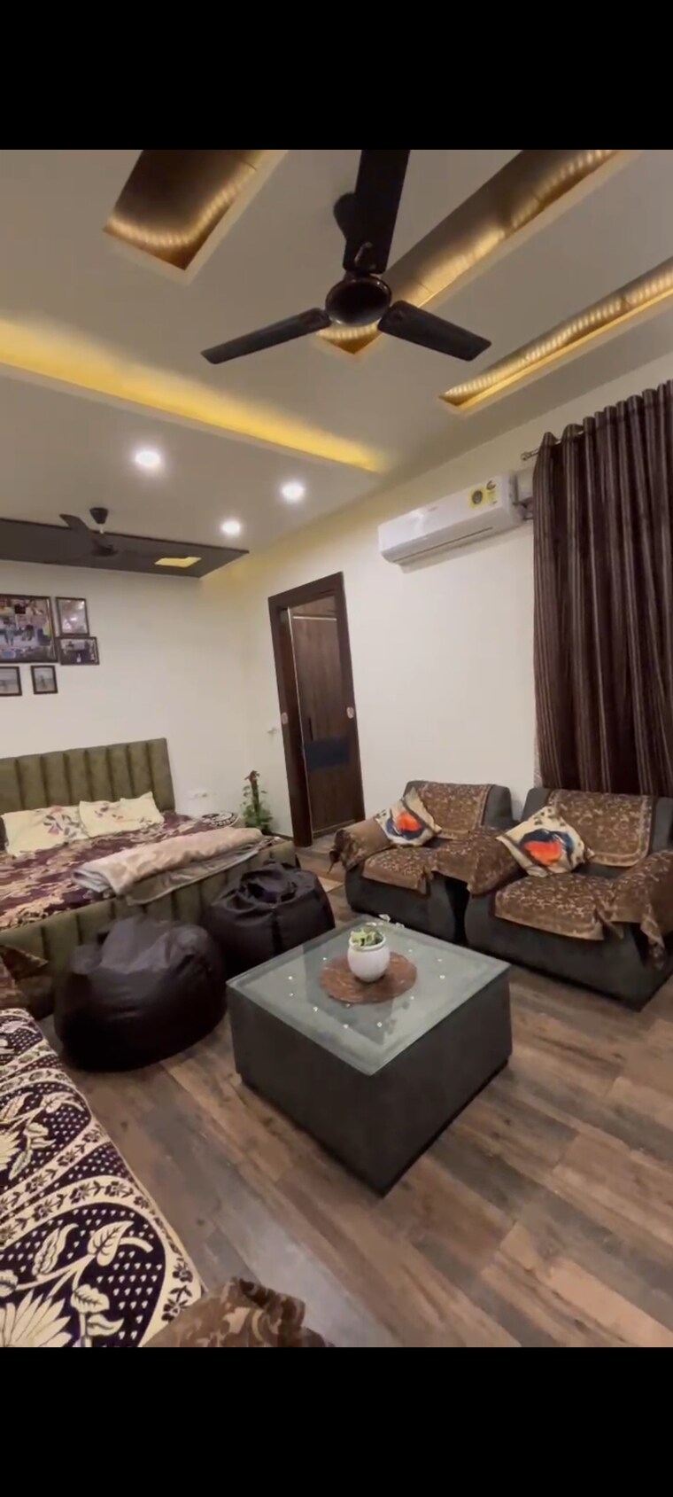 Living Room, wave-city 4 Bedroom 2200 Sq.Ft. Builder Floor In Wave City Ghaziabad 8944810
