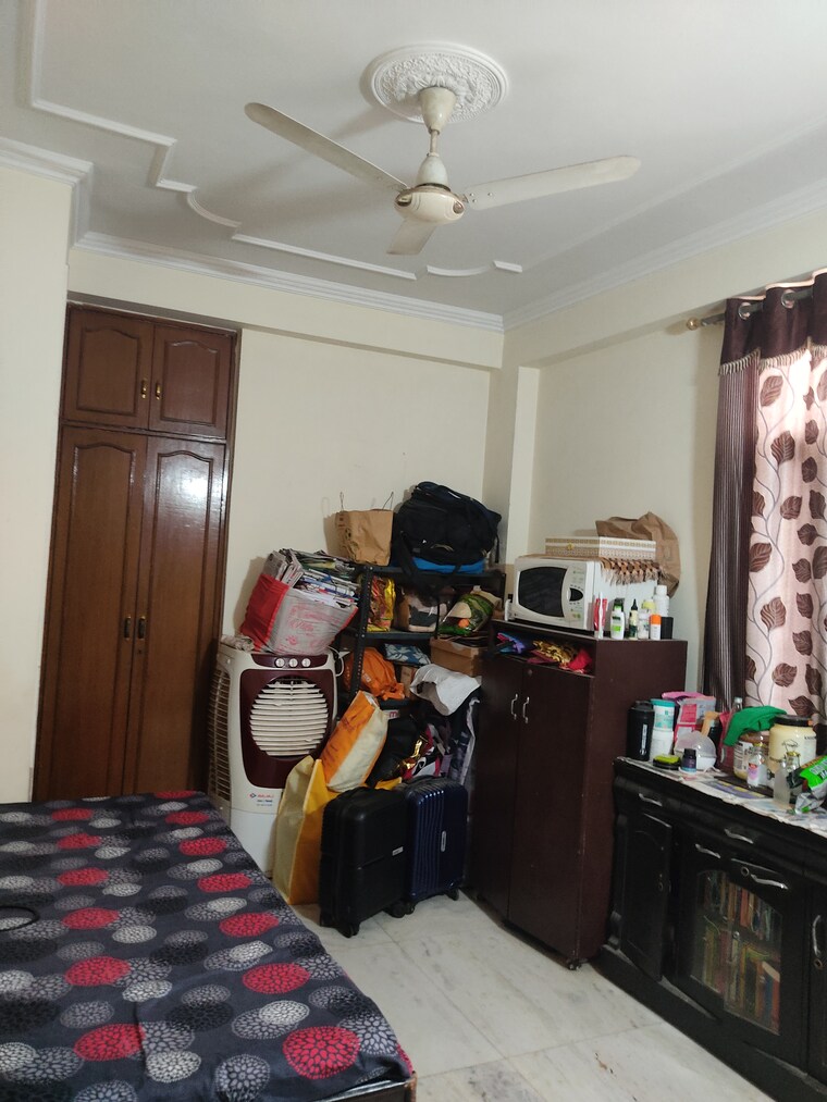 Room, khirki extension 3 Bedroom 100 Sq.Yd. Builder Floor In Khirki Extension Delhi 8944819