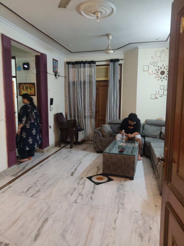 Living Room, khirki extension 3 Bedroom 100 Sq.Yd. Builder Floor In Khirki Extension Delhi 8944819