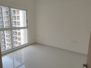 Room in 3.5 BHK Apartment at Lodha Bella Vita, Nibm Road – for Rent