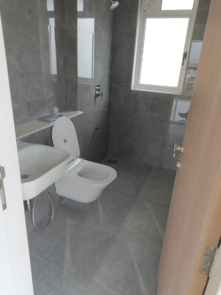 Bathroom, lodha-bella-vita 3.5 Bedroom 1200 Sq.Ft. Apartment In Nibm Road Pune 8944825