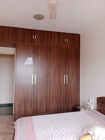 Room in 3 BHK Apartment at Hiranandani Gardens Glen Classic, Powai – for Rent