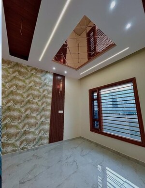 Room in 3 BHK Builder Floor at Sector 33 – for Sale