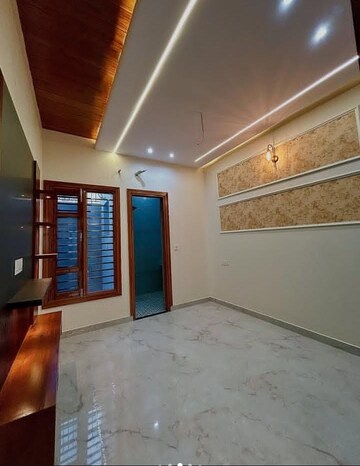 Room in 3 BHK Builder Floor at Sector 33 – for Sale