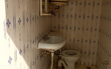 Office Space For Rent in Gaur City-2, Gaur City 2