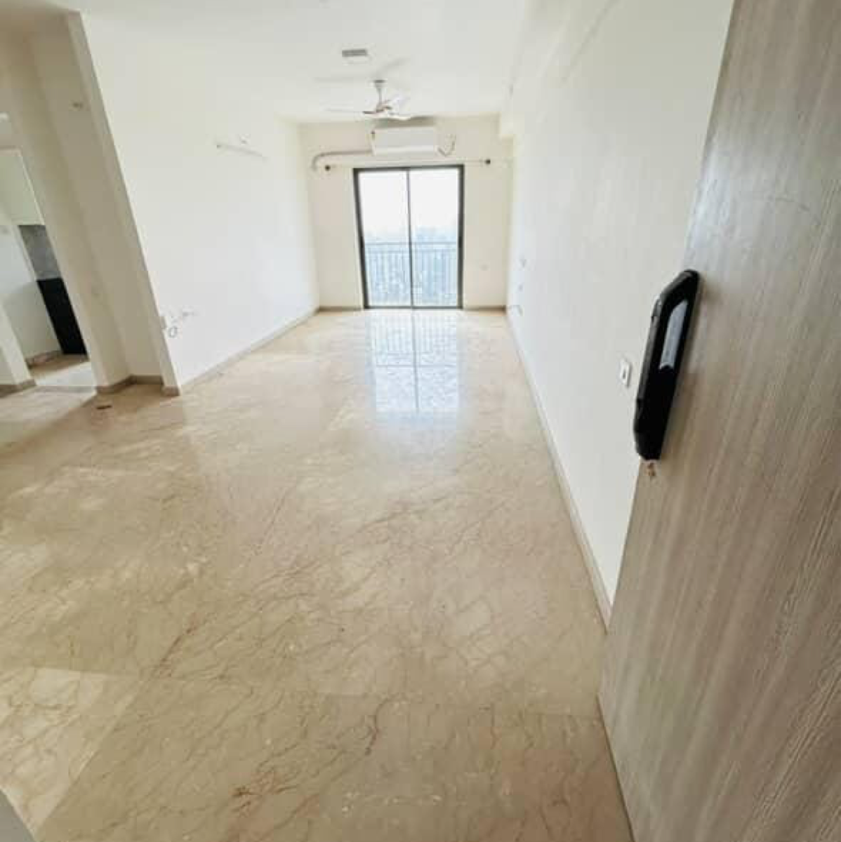 3 BHK + Extra Room Apartment For Rent in Rustomjee Summit