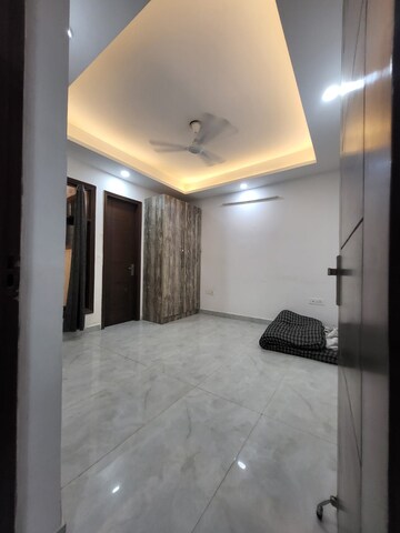 Room in 4 BHK Apartment at Saket – for Rent