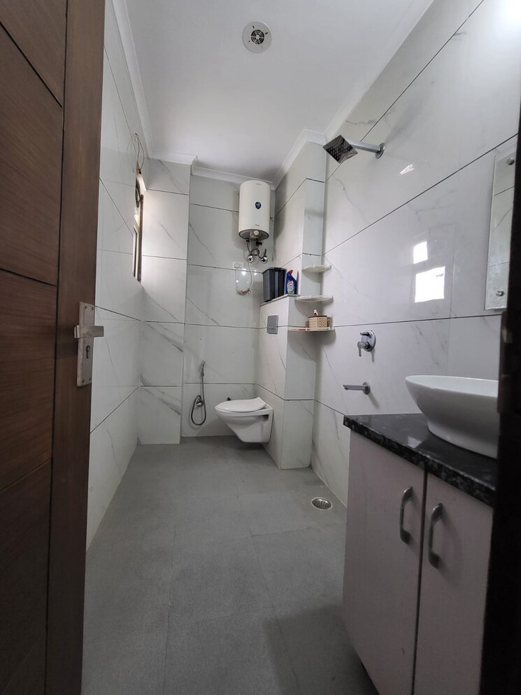 Bathroom, saket 4 Bedroom 1980 Sq.Ft. Apartment In Saket Delhi 8944913